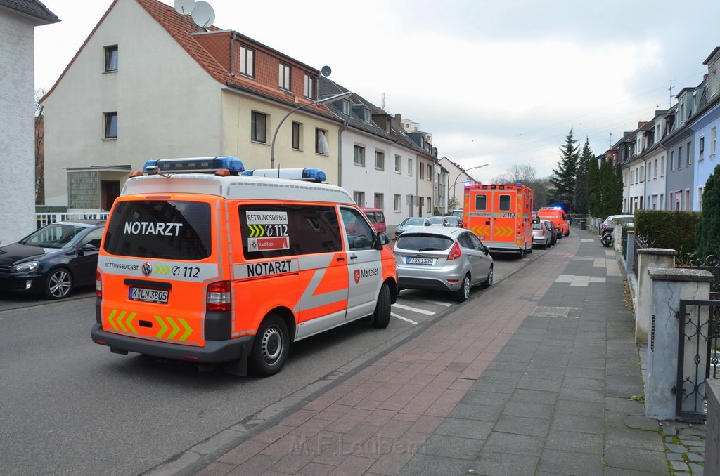 Einsatz BF Messerstecherei Koeln Ostheim Servatiusstr P01.JPG - Miklos Laubert